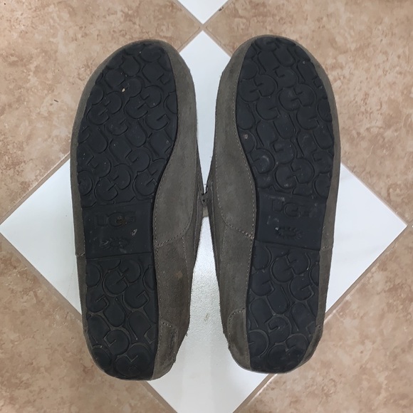 UGG suede sheepskin Ascot slippers 13 EUC - Picture 4 of 9